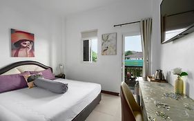 Passion Nai Harn Guesthouse